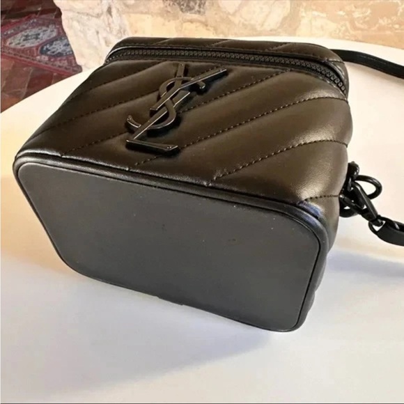 Yves Saint Laurent Black Quilted VIP - GWP Beaute Cosmetic Case. Limited edition - Picture 10 of 17